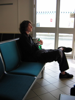 Mike waits patiently at Glasgow Airport